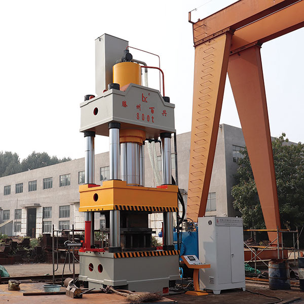 800噸三梁四柱油壓機